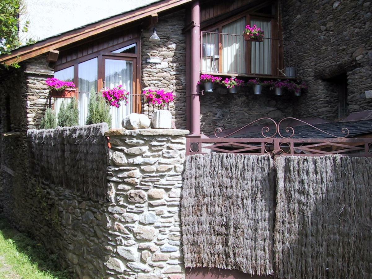 La Llupia Villa Isavarre Ngoại thất bức ảnh